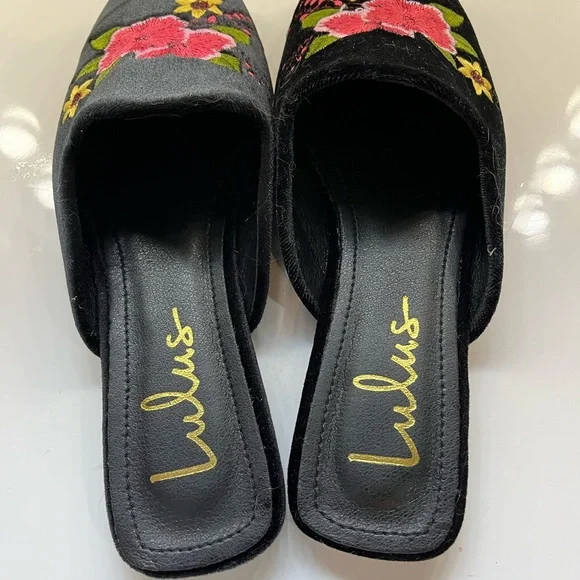 Lulus Black Velvet Embroidered floral, slip ons,loafers, slides, size 7 - Picture 4 of 7